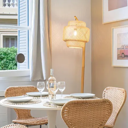 2 Pièces Dans Le Centre De , Proche De La Appartement *